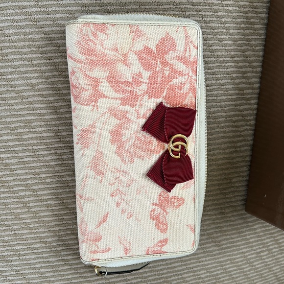 Gucci EUC Floral Cream and Pink Women's Wallet And Gucci box - Picture 4 of 16